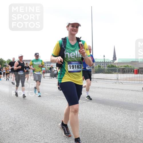 29.06.2025 - hella hamburg halbmarathon Lena Gebhardt http://msf.ph/oto/8378959 29.06.2025 10:40:09 Lombardsbrücke 19158, 19157, 19163, 14578, 587, 1018, 1037, 1058, 1076, 1291, 1586, 1691, 1899, 2019, 2109, 2254, 2313, 2515, 2572, 2866, 2888, 2976, 3046, 3237, 3295, 3515, 3607, 3808, 3810, 3882, 3883, 3884, 4173, 4271, 4298, 4471, 4752, 4756, 5113, 5229, 5263, 5351, 5352, 5654, 5877, 5901, 5975, 6076, 6097, 6363, 6463, 6548, 6673, 6698, 6739, 6750, 6866, 6876, 6890, 6920, 7045, 7108, 7125, 7174, 7429, 7455, 7456, 7675, 7850, 8107, 8307, 8612, 10441 meine-sportfotos.de
