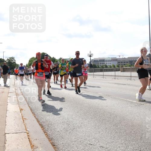 29.06.2025 - hella hamburg halbmarathon Lena Gebhardt http://msf.ph/oto/8378980 29.06.2025 10:02:36 Lombardsbrücke 7869, 9554, 1914, 17939, 2685, 1128, 1254, 1432, 1702, 1733, 2142, 2322, 2323, 2685, 2712, 2819, 3169, 3225, 3630, 3780, 3919, 3976, 4066, 4665, 4904, 4985, 5734, 5763, 6295, 6322, 6708, 6752, 6815, 6860, 6997, 7031, 7049, 7323, 7869, 7888, 8003, 8364, 8481, 8483, 8624, 8662, 8749, 9006, 9020, 9021, 9131, 9156, 9353, 9554, 9986, 10128, 10295, 10539, 10866, 11191, 11250, 11515, 11554, 11670, 11702, 11782, 11871, 11935, 11938, 11968, 12315, 12316, 12491, 12908 meine-sportfotos.de