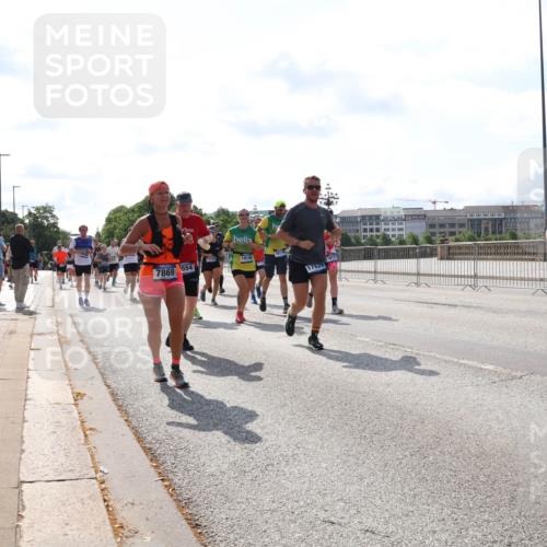 29.06.2025 - hella hamburg halbmarathon Lena Gebhardt http://msf.ph/oto/8379011 29.06.2025 10:02:36 Lombardsbrücke 7869, 554, 20441, 19146, 17939, 2685, 1128, 1254, 1432, 1702, 1733, 2142, 2322, 2323, 2685, 2712, 2819, 3169, 3225, 3630, 3780, 3919, 3976, 4066, 4665, 4904, 4985, 5734, 5763, 6295, 6322, 6708, 6752, 6815, 6860, 6997, 7031, 7049, 7323, 7869, 7888, 8003, 8364, 8481, 8483, 8624, 8662, 8749, 9006, 9020, 9021, 9131, 9156, 9353, 9554, 9986, 10128, 10295, 10539, 10866, 11191, 11250, 11515, 11554, 11670, 11702, 11782, 11871, 11935, 11938, 11968, 12315, 12316, 12491, 12908 meine-sportfotos.de