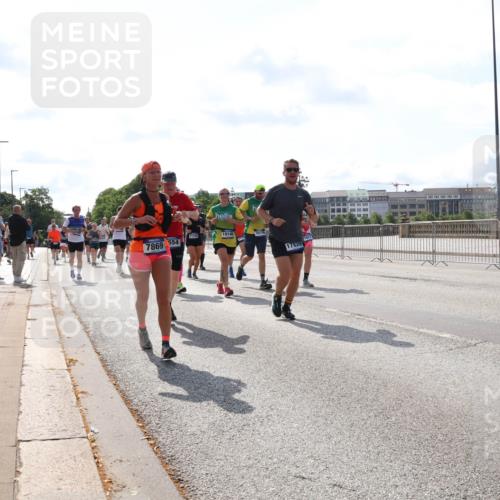 29.06.2025 - hella hamburg halbmarathon Lena Gebhardt http://msf.ph/oto/8379031 29.06.2025 10:02:37 Lombardsbrücke 7869, 554, 11702, 19146, 17939, 2685, 1128, 1254, 1432, 1702, 1733, 2142, 2322, 2323, 2685, 2712, 2819, 3225, 3630, 3780, 3919, 3976, 4066, 4665, 4904, 4985, 5734, 5763, 6295, 6322, 6708, 6752, 6815, 6860, 6997, 7031, 7049, 7323, 7869, 7888, 8003, 8364, 8481, 8483, 8624, 8662, 8749, 9006, 9020, 9021, 9131, 9156, 9353, 9554, 9986, 10128, 10295, 10539, 10866, 11191, 11250, 11515, 11554, 11670, 11702, 11782, 11871, 11935, 11938, 11968, 12315, 12491, 12908, 14224 meine-sportfotos.de