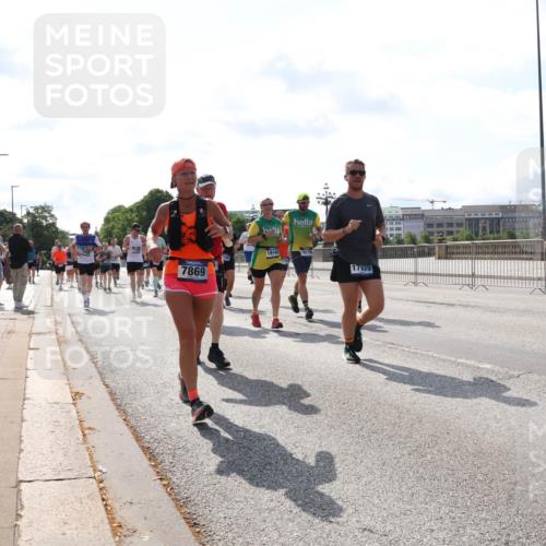 29.06.2025 - hella hamburg halbmarathon Lena Gebhardt http://msf.ph/oto/8379061 29.06.2025 10:02:37 Lombardsbrücke 7869, 19146, 17939, 1128, 1254, 1432, 1702, 1733, 2142, 2322, 2323, 2685, 2712, 2819, 3225, 3630, 3780, 3919, 3976, 4066, 4665, 4904, 4985, 5734, 5763, 6295, 6322, 6708, 6752, 6815, 6860, 6997, 7031, 7049, 7323, 7869, 7888, 8003, 8364, 8481, 8483, 8624, 8662, 8749, 9006, 9020, 9021, 9131, 9156, 9353, 9554, 9986, 10128, 10295, 10539, 10866, 11191, 11250, 11515, 11554, 11670, 11702, 11782, 11871, 11935, 11938, 11968, 12315, 12491, 12908, 14224 meine-sportfotos.de