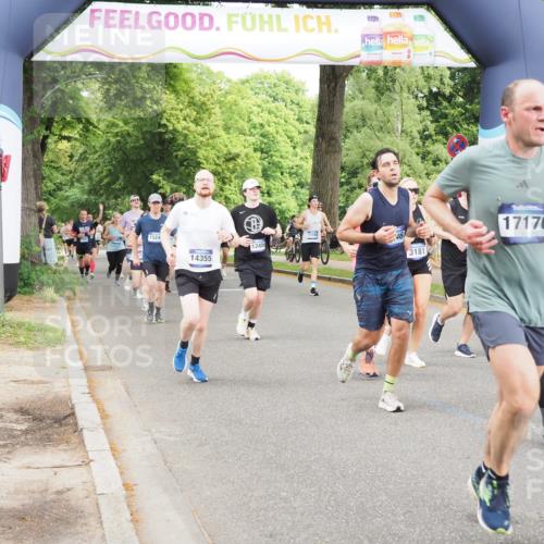 29.06.2025 - hella hamburg halbmarathon MichiJ http://msf.ph/oto/8379062 29.06.2025 10:46:02 Zwischen KM18-KM19 2957, 3181, 6208, 7259, 8089, 9156, 9353, 10915, 11757, 12378, 12406, 12633, 12809, 14355, 14375, 14429, 14628, 17176, 17825, 17931, 18153, 18467, 19246 meine-sportfotos.de