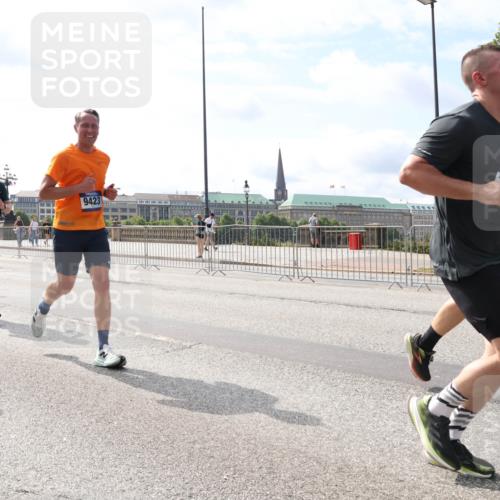 29.06.2025 - hella hamburg halbmarathon Lena Gebhardt http://msf.ph/oto/8379067 29.06.2025 10:15:27 Lombardsbrücke 12521, 18769, 9423, 12, 1296, 1379, 1440, 1524, 1575, 1745, 2110, 2140, 2281, 2720, 2989, 3417, 3507, 3509, 3513, 3650, 3844, 4007, 4466, 4492, 4494, 4495, 4641, 5069, 5271, 5739, 5800, 5986, 6181, 6248, 6317, 6376, 6576, 7452, 7809, 7810, 7881, 8237, 8256, 8275, 8609, 9113, 9192, 9307, 9423, 9657, 9847, 9911, 9975, 9997, 10108, 10589, 10775, 10858, 11271, 11598, 12457, 12521, 13197, 13453, 13500, 13818, 14413, 14550, 14552, 15150, 15307, 15740 meine-sportfotos.de