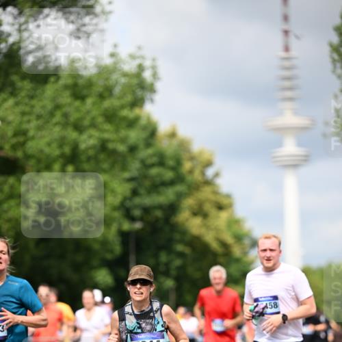 29.06.2025 - hella hamburg halbmarathon Dr. Thomas Lammeyer http://msf.ph/oto/8379083 29.06.2025 10:42:33 Kennedybrücke 1394, 1578, 1596, 1791, 1901, 2124, 2151, 3010, 3094, 3246, 3338, 3633, 3635, 3636, 3716, 4414, 4921, 5713, 5790, 5875, 6695, 6696, 6751, 6930, 7118, 7119, 7148, 7244, 7371, 7552, 7914, 8539, 8615, 8696, 9424, 9500, 9699, 10146, 10584, 11152, 11164 meine-sportfotos.de