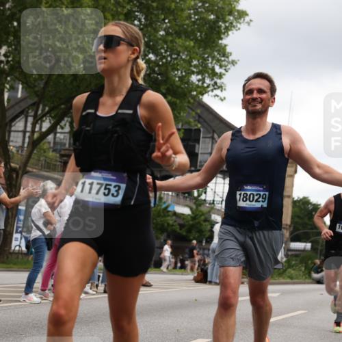 29.06.2025 - hella hamburg halbmarathon Yannick Fuchs http://msf.ph/oto/8379090 29.06.2025 10:54:37 20KM 1364, 1414, 1653, 1681, 2322, 2323, 2363, 6033, 6201, 6309, 6487, 6754, 6757, 7006, 7065, 7636, 8003, 8191, 8421, 8422, 8662, 8923, 9020, 9021, 10534, 10576, 11041, 11366, 11623, 11702, 11753, 11782, 11937, 12491, 13488, 13589, 14429, 15269, 17491, 17825, 17899, 17952, 18029, 18063, 19159, 19246 meine-sportfotos.de