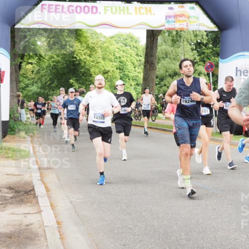 29.06.2025 - hella hamburg halbmarathon MichiJ http://msf.ph/oto/8379101 29.06.2025 10:46:02 Zwischen KM18-KM19 2957, 3181, 6208, 7259, 8089, 9156, 9353, 10915, 11757, 12378, 12406, 12633, 12809, 14355, 14375, 14429, 14628, 17176, 17825, 17931, 18153, 18467, 19246 meine-sportfotos.de