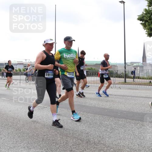 29.06.2025 - hella hamburg halbmarathon Lena Gebhardt http://msf.ph/oto/8379127 29.06.2025 10:40:11 Lombardsbrücke 18705, 10818, 19158, 19157, 2888, 14, 1018, 1037, 1058, 1076, 1291, 1586, 1691, 1899, 2019, 2109, 2254, 2313, 2515, 2572, 2866, 2888, 3046, 3237, 3293, 3295, 3515, 3607, 3808, 3810, 3882, 3883, 3884, 4173, 4271, 4298, 4471, 4752, 4756, 5113, 5229, 5263, 5351, 5352, 5654, 5877, 5901, 5975, 6076, 6097, 6363, 6463, 6548, 6673, 6698, 6739, 6750, 6866, 6876, 6890, 6920, 7045, 7108, 7174, 7429, 7455, 7456, 7675, 7850, 8107, 8307, 8612, 10441 meine-sportfotos.de