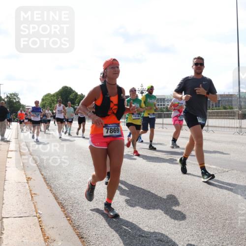 29.06.2025 - hella hamburg halbmarathon Lena Gebhardt http://msf.ph/oto/8379168 29.06.2025 10:02:37 Lombardsbrücke 7869, 19146, 19176, 1911, 1739, 1128, 1254, 1432, 1702, 1733, 2142, 2322, 2323, 2685, 2712, 2819, 3225, 3630, 3780, 3919, 3976, 4066, 4665, 4904, 4985, 5734, 5763, 6295, 6322, 6708, 6752, 6815, 6860, 6997, 7031, 7049, 7323, 7869, 7888, 8003, 8364, 8481, 8483, 8624, 8662, 8749, 9006, 9020, 9021, 9131, 9156, 9353, 9554, 9986, 10128, 10295, 10539, 10866, 11191, 11250, 11515, 11554, 11670, 11702, 11782, 11871, 11935, 11938, 11968, 12315, 12491, 12908, 14224 meine-sportfotos.de