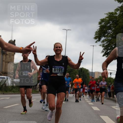 29.06.2025 - hella hamburg halbmarathon Yannick Fuchs http://msf.ph/oto/8379187 29.06.2025 10:54:38 20KM 1364, 1414, 1653, 1681, 2322, 2323, 2363, 6033, 6201, 6309, 6487, 6754, 6757, 7006, 7065, 7636, 8003, 8191, 8421, 8422, 8662, 8923, 9020, 9021, 10534, 10576, 11041, 11366, 11623, 11702, 11753, 11782, 11937, 12491, 13488, 13589, 14429, 15269, 17491, 17825, 17899, 17952, 18029, 18063, 19117, 19146, 19159, 19246 meine-sportfotos.de