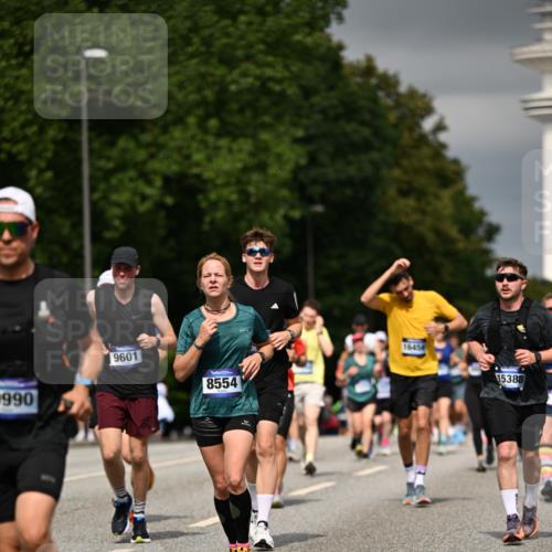 29.06.2025 - hella hamburg halbmarathon Dr. Thomas Lammeyer http://msf.ph/oto/8379260 29.06.2025 10:20:15 Kennedybrücke 1212, 1244, 1308, 1599, 1651, 2071, 2165, 2436, 2601, 2803, 3176, 3648, 4478, 4583, 4637, 4828, 5046, 6935, 7158, 7753, 8057, 8169, 8274, 8295, 8554, 8597, 8645, 8746, 9601, 9628, 9784, 9802, 9810, 9881, 10107, 10139, 10141, 10183, 10292, 10844, 11113, 11344, 11345 meine-sportfotos.de