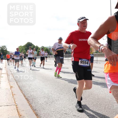 29.06.2025 - hella hamburg halbmarathon Lena Gebhardt http://msf.ph/oto/8379298 29.06.2025 10:02:38 Lombardsbrücke 9554, 7869, 1128, 1254, 1432, 1702, 1733, 2142, 2322, 2323, 2685, 2712, 2819, 3225, 3630, 3780, 3919, 3976, 4066, 4665, 4904, 4985, 5734, 5763, 6295, 6322, 6708, 6752, 6815, 6860, 6997, 7049, 7323, 7869, 7888, 8003, 8364, 8481, 8483, 8624, 8662, 8749, 9006, 9020, 9021, 9131, 9156, 9353, 9554, 9986, 10128, 10295, 10539, 10866, 11191, 11250, 11515, 11554, 11670, 11702, 11782, 11871, 11935, 11938, 11968, 12491, 12908, 14224 meine-sportfotos.de