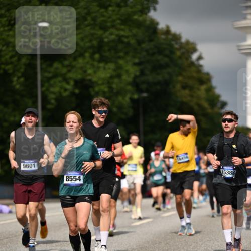 29.06.2025 - hella hamburg halbmarathon Dr. Thomas Lammeyer http://msf.ph/oto/8379323 29.06.2025 10:20:15 Kennedybrücke 1212, 1244, 1308, 1599, 1651, 2071, 2165, 2436, 2601, 2803, 3176, 3648, 4478, 4583, 4637, 4828, 5046, 6935, 7158, 7753, 8057, 8169, 8274, 8295, 8554, 8597, 8645, 8746, 9601, 9628, 9784, 9802, 9810, 9881, 10107, 10139, 10141, 10183, 10292, 10844, 11113, 11344, 11345 meine-sportfotos.de