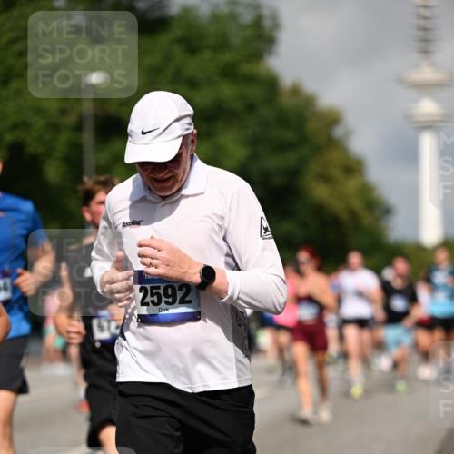 29.06.2025 - hella hamburg halbmarathon Dr. Thomas Lammeyer http://msf.ph/oto/8379338 29.06.2025 09:58:49 Kennedybrücke 1549, 2274, 2287, 2411, 2592, 2596, 2955, 3087, 3208, 3209, 3258, 3747, 4093, 4832, 5399, 5638, 5705, 6158, 6389, 6662, 6723, 6836, 6923, 7508, 7659, 7908, 8117, 8437, 8657, 8693, 8889, 9031, 9032, 9093, 9159, 9476, 9649, 9661, 9720, 9869, 9931, 10053, 10122, 10423 meine-sportfotos.de