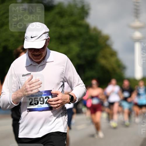 29.06.2025 - hella hamburg halbmarathon Dr. Thomas Lammeyer http://msf.ph/oto/8379391 29.06.2025 09:58:49 Kennedybrücke 1549, 2274, 2287, 2411, 2592, 2596, 2955, 3087, 3208, 3209, 3258, 3747, 4093, 4832, 5399, 5638, 5705, 6158, 6389, 6662, 6723, 6836, 6923, 7508, 7659, 7908, 8117, 8437, 8657, 8693, 8889, 9031, 9032, 9093, 9159, 9476, 9649, 9661, 9720, 9869, 9931, 10053, 10122, 10423 meine-sportfotos.de