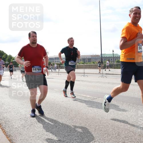 29.06.2025 - hella hamburg halbmarathon Lena Gebhardt http://msf.ph/oto/8379474 29.06.2025 10:15:28 Lombardsbrücke 2720, 9307, 18769, 12521, 942, 1296, 1440, 1524, 1745, 2110, 2140, 2281, 2720, 2989, 3417, 3507, 3509, 3513, 3650, 3844, 4007, 4466, 4492, 4494, 4495, 5069, 5271, 5739, 5800, 5986, 6181, 6248, 6317, 6376, 6576, 7452, 7809, 7810, 7881, 8237, 8256, 8275, 8609, 9113, 9192, 9307, 9423, 9657, 9847, 9911, 9975, 9997, 10108, 10589, 10775, 10858, 11271, 11598, 12457, 12521, 13179, 13197, 13453, 13500, 13818, 13951, 14413, 14550, 14552, 15150, 15307, 15740 meine-sportfotos.de