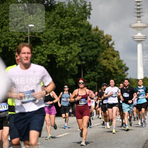 29.06.2025 - hella hamburg halbmarathon Dr. Thomas Lammeyer http://msf.ph/oto/8379514 29.06.2025 09:58:50 Kennedybrücke 1549, 2274, 2287, 2411, 2592, 2596, 2955, 3087, 3208, 3209, 3258, 3747, 4093, 4832, 5102, 5399, 5638, 5705, 6027, 6158, 6389, 6662, 6723, 6836, 6923, 7508, 7659, 8117, 8218, 8371, 8437, 8657, 8693, 8889, 9031, 9032, 9093, 9159, 9476, 9649, 9661, 9720, 9869, 9931, 10053, 10122, 10423 meine-sportfotos.de