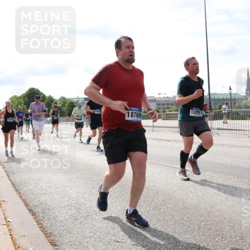 29.06.2025 - hella hamburg halbmarathon Lena Gebhardt http://msf.ph/oto/8379520 29.06.2025 10:15:28 Lombardsbrücke 9307, 18769, 12521, 1296, 1440, 1524, 1745, 2110, 2140, 2281, 2720, 2989, 3417, 3507, 3509, 3513, 3650, 3844, 4007, 4466, 4492, 4494, 4495, 5069, 5271, 5739, 5800, 5986, 6181, 6248, 6317, 6376, 6576, 7452, 7809, 7810, 7881, 8237, 8256, 8275, 8609, 9113, 9192, 9307, 9423, 9657, 9847, 9911, 9975, 9997, 10108, 10589, 10775, 10858, 11271, 11598, 12457, 12521, 13179, 13197, 13453, 13500, 13818, 13951, 14413, 14550, 14552, 15150, 15307, 15740 meine-sportfotos.de