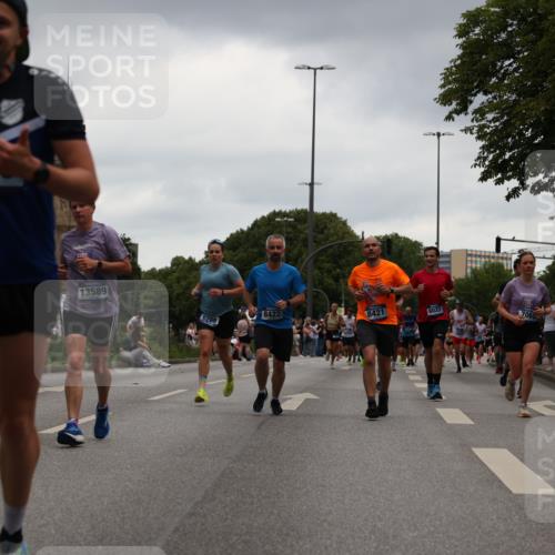 29.06.2025 - hella hamburg halbmarathon Yannick Fuchs http://msf.ph/oto/8379602 29.06.2025 10:54:40 20KM 1364, 1414, 1653, 1681, 2322, 2323, 2363, 6033, 6201, 6309, 6487, 6754, 6757, 7006, 7065, 7636, 8003, 8191, 8421, 8422, 8662, 8923, 9020, 9021, 10534, 10576, 11041, 11366, 11623, 11702, 11753, 11782, 11937, 12491, 13459, 13488, 13589, 14429, 15269, 17491, 17899, 17952, 18029, 18063, 19117, 19146, 19246 meine-sportfotos.de