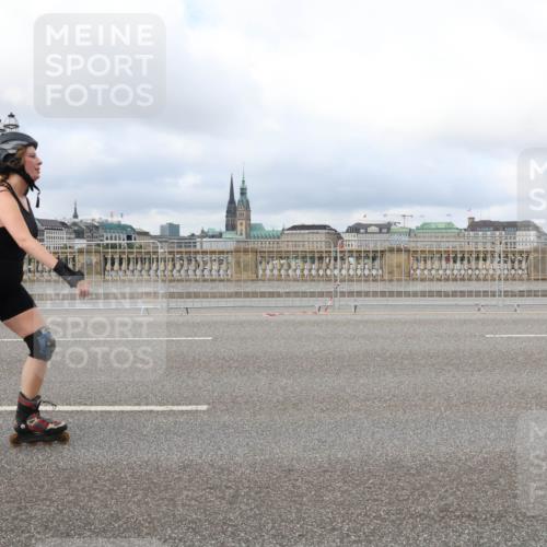 29.06.2025 - hella hamburg halbmarathon Lena Gebhardt http://msf.ph/oto/8379622 29.06.2025 09:14:14 Lombardsbrücke 523 meine-sportfotos.de