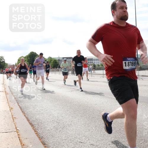 29.06.2025 - hella hamburg halbmarathon Lena Gebhardt http://msf.ph/oto/8379638 29.06.2025 10:15:28 Lombardsbrücke 9307, 2720, 16040, 18769, 1252, 1296, 1440, 1524, 1745, 2110, 2140, 2281, 2720, 2989, 3417, 3507, 3509, 3513, 3650, 3844, 4007, 4466, 4492, 4494, 4495, 5069, 5271, 5739, 5800, 5986, 6181, 6248, 6317, 6376, 6576, 7452, 7809, 7810, 7881, 8237, 8256, 8275, 8609, 9113, 9192, 9307, 9423, 9657, 9847, 9911, 9975, 9997, 10108, 10589, 10775, 10858, 11271, 11598, 12457, 12521, 13179, 13197, 13453, 13500, 13818, 13951, 14413, 14550, 14552, 15150, 15307, 15740 meine-sportfotos.de