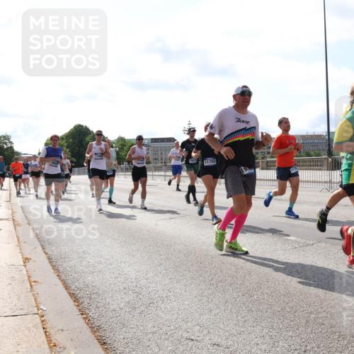 29.06.2025 - hella hamburg halbmarathon Lena Gebhardt http://msf.ph/oto/8379661 29.06.2025 10:02:39 Lombardsbrücke 13488, 11702, 1914, 191, 1128, 1254, 1432, 1702, 1733, 2142, 2322, 2323, 2685, 2712, 2819, 3225, 3630, 3780, 3919, 3976, 4066, 4204, 4665, 4904, 4985, 5734, 5763, 6295, 6708, 6752, 6815, 6860, 6997, 7049, 7323, 7869, 7888, 8003, 8364, 8481, 8483, 8624, 8662, 8749, 9006, 9020, 9021, 9131, 9156, 9353, 9554, 9986, 10128, 10295, 10539, 10866, 11191, 11250, 11515, 11554, 11670, 11702, 11782, 11871, 11935, 11968, 12491, 12908, 14224 meine-sportfotos.de