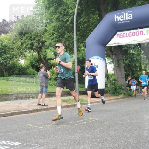 29.06.2025 - hella hamburg halbmarathon KatJ http://msf.ph/oto/8379676 29.06.2025 10:24:59 Zwischen KM18-KM19 4062, 6829, 7831 meine-sportfotos.de