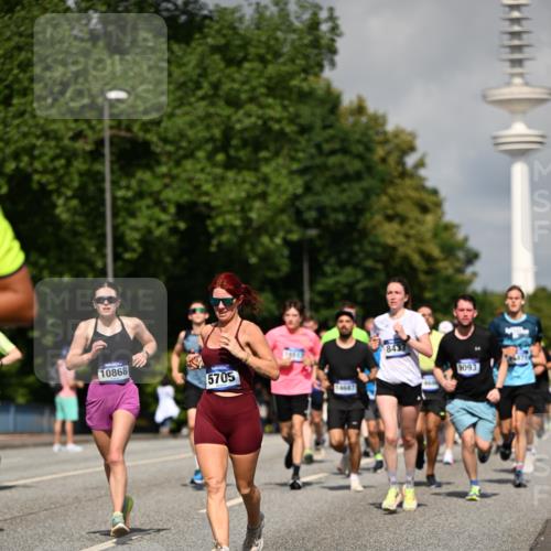 29.06.2025 - hella hamburg halbmarathon Dr. Thomas Lammeyer http://msf.ph/oto/8379709 29.06.2025 09:58:51 Kennedybrücke 1549, 2274, 2287, 2411, 2592, 2596, 3087, 3208, 3209, 3258, 3435, 3747, 4093, 4832, 5102, 5399, 5638, 5705, 6027, 6158, 6389, 6662, 6723, 6836, 6923, 7508, 7659, 8117, 8218, 8371, 8437, 8657, 8693, 8889, 9031, 9032, 9093, 9159, 9476, 9649, 9661, 9720, 9869, 9931, 10053, 10122, 10423 meine-sportfotos.de