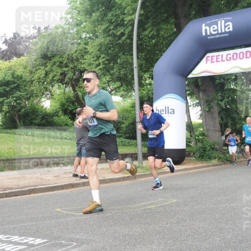 29.06.2025 - hella hamburg halbmarathon KatJ http://msf.ph/oto/8379714 29.06.2025 10:24:59 Zwischen KM18-KM19 4062, 6829, 7831 meine-sportfotos.de