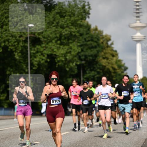 29.06.2025 - hella hamburg halbmarathon Dr. Thomas Lammeyer http://msf.ph/oto/8379768 29.06.2025 09:58:51 Kennedybrücke 1549, 2274, 2287, 2411, 2592, 2596, 3087, 3208, 3209, 3258, 3435, 3747, 4093, 4832, 5102, 5399, 5638, 5705, 6027, 6158, 6389, 6662, 6723, 6836, 6923, 7508, 7659, 8117, 8218, 8371, 8437, 8657, 8693, 8889, 9031, 9032, 9093, 9159, 9476, 9649, 9661, 9720, 9869, 9931, 10053, 10122, 10423 meine-sportfotos.de