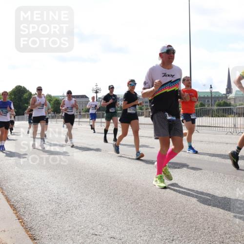 29.06.2025 - hella hamburg halbmarathon Lena Gebhardt http://msf.ph/oto/8379787 29.06.2025 10:02:39 Lombardsbrücke 1348, 3491, 10539, 11702, 191, 1128, 1254, 1432, 1702, 1733, 2142, 2322, 2323, 2685, 2712, 2819, 3225, 3630, 3780, 3919, 3976, 4066, 4204, 4665, 4904, 4985, 5734, 5763, 6295, 6708, 6752, 6815, 6860, 6997, 7049, 7323, 7869, 7888, 8003, 8364, 8481, 8483, 8624, 8662, 8749, 9006, 9020, 9021, 9131, 9156, 9353, 9554, 9986, 10128, 10295, 10539, 10866, 11191, 11250, 11515, 11554, 11670, 11702, 11782, 11871, 11935, 11968, 12491, 12908, 14224 meine-sportfotos.de