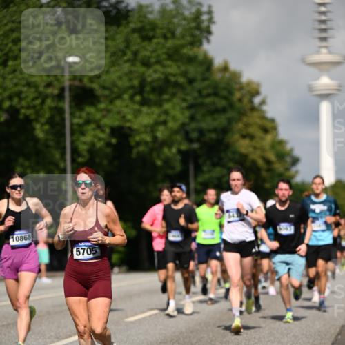 29.06.2025 - hella hamburg halbmarathon Dr. Thomas Lammeyer http://msf.ph/oto/8379830 29.06.2025 09:58:51 Kennedybrücke 1549, 2274, 2287, 2411, 2592, 2596, 3087, 3208, 3209, 3258, 3435, 3747, 4093, 4832, 5102, 5399, 5638, 5705, 6027, 6158, 6389, 6662, 6723, 6836, 6923, 7508, 7659, 8117, 8218, 8371, 8437, 8657, 8693, 8889, 9031, 9032, 9093, 9159, 9476, 9649, 9661, 9720, 9869, 9931, 10053, 10122, 10423 meine-sportfotos.de