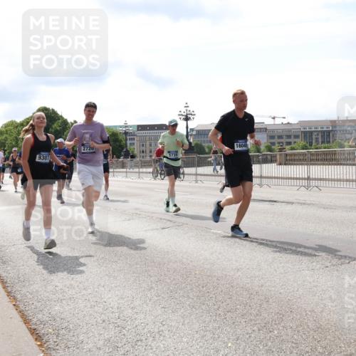29.06.2025 - hella hamburg halbmarathon Lena Gebhardt http://msf.ph/oto/8379853 29.06.2025 10:15:29 Lombardsbrücke 9307, 2720, 5739, 16040, 1296, 1440, 1524, 1745, 2110, 2281, 2720, 2989, 3417, 3513, 3650, 3844, 4007, 4466, 4492, 4494, 4495, 5069, 5271, 5739, 5986, 6317, 6376, 6576, 7452, 7809, 7810, 7881, 8237, 8256, 8275, 8609, 9113, 9192, 9307, 9423, 9657, 9847, 9975, 9997, 10108, 10589, 10775, 10858, 11271, 11598, 12457, 12521, 13179, 13197, 13453, 13500, 13818, 13951, 14413, 14423, 14550, 14552, 15150, 15307, 15740 meine-sportfotos.de