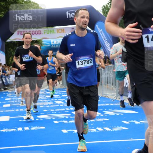 29.06.2025 - hella hamburg halbmarathon Strokosch-Dieckow http://msf.ph/oto/8379897 29.06.2025 10:47:20 Ziel 51, 1012, 2274, 2839, 2864, 2869, 5024, 5532, 5650, 6134, 6168, 6203, 8693, 9305, 10208, 10211, 10423, 11077, 11491, 11518, 13672, 13782, 14722, 15350, 15611, 15923, 16089, 16286, 16819, 18758, 18856, 18974 meine-sportfotos.de