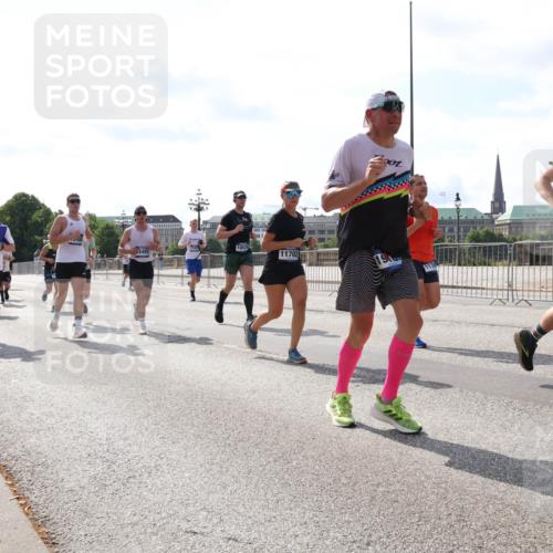 29.06.2025 - hella hamburg halbmarathon Lena Gebhardt http://msf.ph/oto/8379905 29.06.2025 10:02:39 Lombardsbrücke 11702, 191, 1128, 1254, 1432, 1702, 1733, 2142, 2322, 2323, 2685, 2712, 2819, 3225, 3630, 3780, 3919, 3976, 4066, 4204, 4665, 4904, 4985, 5734, 5763, 6295, 6708, 6752, 6815, 6860, 6997, 7049, 7323, 7869, 7888, 8003, 8364, 8481, 8483, 8624, 8662, 8749, 9006, 9020, 9021, 9131, 9156, 9353, 9554, 9986, 10128, 10295, 10539, 10866, 11191, 11250, 11515, 11554, 11670, 11702, 11782, 11871, 11935, 11968, 12491, 12908, 14224 meine-sportfotos.de