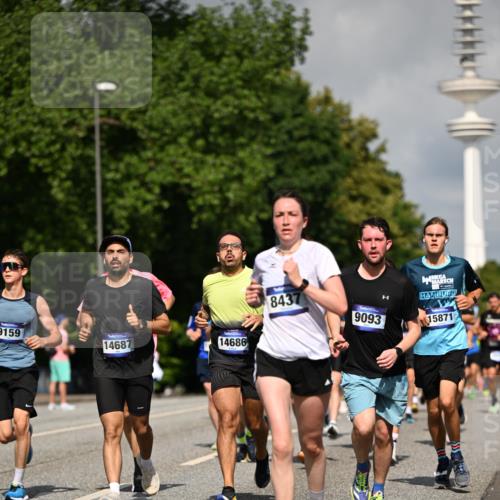 29.06.2025 - hella hamburg halbmarathon Dr. Thomas Lammeyer http://msf.ph/oto/8379926 29.06.2025 09:58:53 Kennedybrücke 1549, 1884, 2274, 2287, 2411, 2592, 2596, 3087, 3208, 3209, 3258, 3435, 3747, 4093, 4832, 5102, 5399, 5638, 5705, 6027, 6158, 6389, 6662, 6723, 6836, 6923, 7508, 7659, 8117, 8218, 8371, 8437, 8487, 8657, 8693, 8889, 9031, 9032, 9093, 9159, 9476, 9649, 9661, 9720, 9869, 9931, 10053, 10122, 10184, 10423 meine-sportfotos.de