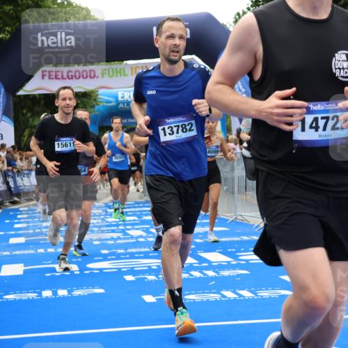 29.06.2025 - hella hamburg halbmarathon Strokosch-Dieckow http://msf.ph/oto/8379959 29.06.2025 10:47:19 Ziel 51, 1012, 2274, 2839, 2864, 2869, 5024, 5650, 6134, 6168, 6203, 6716, 7480, 8693, 9305, 10208, 10211, 10423, 11077, 11491, 11518, 13672, 13782, 14722, 15350, 15611, 15923, 16089, 16286, 16819, 17915, 18758, 18856, 18974 meine-sportfotos.de