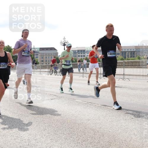 29.06.2025 - hella hamburg halbmarathon Lena Gebhardt http://msf.ph/oto/8379966 29.06.2025 10:15:29 Lombardsbrücke 75900, 9307, 2720, 5739, 16040, 1296, 1440, 1524, 1745, 2110, 2281, 2720, 2989, 3417, 3513, 3650, 3844, 4007, 4466, 4492, 4494, 4495, 5069, 5271, 5739, 5986, 6317, 6376, 6576, 7452, 7809, 7810, 7881, 8237, 8256, 8275, 8609, 9113, 9192, 9307, 9423, 9657, 9847, 9975, 9997, 10108, 10589, 10775, 10858, 11271, 11598, 12457, 12521, 13179, 13197, 13453, 13500, 13818, 13951, 14413, 14423, 14550, 14552, 15150, 15307, 15740 meine-sportfotos.de