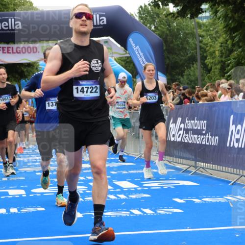 29.06.2025 - hella hamburg halbmarathon Strokosch-Dieckow http://msf.ph/oto/8379983 29.06.2025 10:47:19 Ziel 51, 1012, 2274, 2839, 2864, 2869, 5024, 5650, 6134, 6168, 6203, 6716, 7480, 8693, 9305, 10208, 10211, 10423, 11077, 11491, 11518, 13672, 13782, 14722, 15350, 15611, 15923, 16089, 16286, 16819, 17915, 18758, 18856, 18974 meine-sportfotos.de