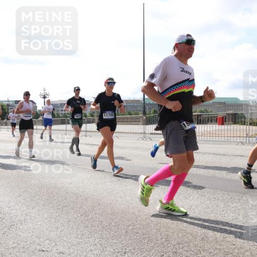 29.06.2025 - hella hamburg halbmarathon Lena Gebhardt http://msf.ph/oto/8379992 29.06.2025 10:02:40 Lombardsbrücke 4066, 13488, 13491, 10539, 11702, 1128, 1254, 1702, 1733, 2142, 2322, 2323, 2685, 2712, 2819, 3225, 3630, 3780, 3919, 3976, 4066, 4204, 4665, 4904, 5734, 5763, 6295, 6708, 6752, 6815, 6860, 6997, 7049, 7323, 7869, 7888, 8003, 8364, 8481, 8483, 8624, 8662, 8749, 9006, 9020, 9021, 9131, 9156, 9353, 9554, 9986, 10128, 10295, 10539, 10866, 11191, 11250, 11515, 11554, 11670, 11702, 11782, 11871, 11935, 11968, 12491, 12908, 14224 meine-sportfotos.de