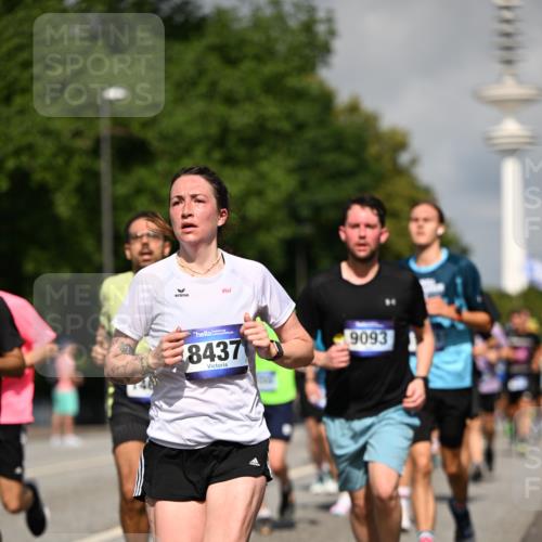 29.06.2025 - hella hamburg halbmarathon Dr. Thomas Lammeyer http://msf.ph/oto/8380052 29.06.2025 09:58:55 Kennedybrücke 1549, 1884, 2274, 2287, 2411, 2592, 2596, 2708, 3087, 3208, 3209, 3258, 3435, 3747, 4093, 4832, 5102, 5399, 5638, 5705, 5915, 6027, 6158, 6389, 6662, 6723, 6836, 6923, 7052, 7659, 8117, 8218, 8371, 8437, 8487, 8693, 8889, 8927, 9031, 9032, 9093, 9159, 9386, 9476, 9529, 9649, 9661, 9720, 9786, 9869, 10053, 10122, 10184, 10423 meine-sportfotos.de