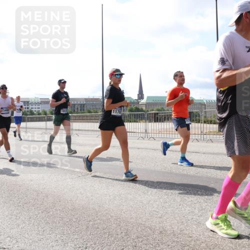 29.06.2025 - hella hamburg halbmarathon Lena Gebhardt http://msf.ph/oto/8380081 29.06.2025 10:02:40 Lombardsbrücke 13488, 3491, 11702, 1128, 1254, 1702, 1733, 2142, 2322, 2323, 2685, 2712, 2819, 3225, 3630, 3780, 3919, 3976, 4066, 4204, 4665, 4904, 5734, 5763, 6295, 6708, 6752, 6815, 6860, 6997, 7049, 7323, 7869, 7888, 8003, 8364, 8481, 8483, 8624, 8662, 8749, 9006, 9020, 9021, 9131, 9156, 9353, 9554, 9986, 10128, 10295, 10539, 10866, 11191, 11250, 11515, 11554, 11670, 11702, 11782, 11871, 11935, 11968, 12491, 12908, 14224 meine-sportfotos.de