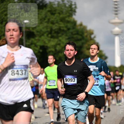 29.06.2025 - hella hamburg halbmarathon Dr. Thomas Lammeyer http://msf.ph/oto/8380104 29.06.2025 09:58:55 Kennedybrücke 1549, 1884, 2274, 2287, 2411, 2592, 2596, 2708, 3087, 3208, 3209, 3258, 3435, 3747, 4093, 4832, 5102, 5399, 5638, 5705, 5915, 6027, 6158, 6389, 6662, 6723, 6836, 6923, 7052, 7659, 8117, 8218, 8371, 8437, 8487, 8693, 8889, 8927, 9031, 9032, 9093, 9159, 9386, 9476, 9529, 9649, 9661, 9720, 9786, 9869, 10053, 10122, 10184, 10423 meine-sportfotos.de