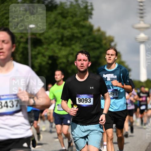 29.06.2025 - hella hamburg halbmarathon Dr. Thomas Lammeyer http://msf.ph/oto/8380136 29.06.2025 09:58:55 Kennedybrücke 1549, 1884, 2274, 2287, 2411, 2592, 2596, 2708, 3087, 3208, 3209, 3258, 3435, 3747, 4093, 4832, 5102, 5399, 5638, 5705, 5915, 6027, 6158, 6389, 6662, 6723, 6836, 6923, 7052, 7659, 8117, 8218, 8371, 8437, 8487, 8693, 8889, 8927, 9031, 9032, 9093, 9159, 9386, 9476, 9529, 9649, 9661, 9720, 9786, 9869, 10053, 10122, 10184, 10423 meine-sportfotos.de