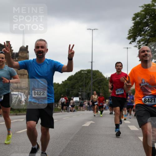 29.06.2025 - hella hamburg halbmarathon Yannick Fuchs http://msf.ph/oto/8380140 29.06.2025 10:54:43 20KM 1364, 1414, 1653, 1681, 2322, 2323, 2363, 3698, 6033, 6201, 6309, 6487, 6754, 6757, 7006, 7065, 7306, 7636, 7761, 8191, 8421, 8422, 8662, 8923, 9020, 9021, 10534, 10576, 11623, 11702, 11753, 11782, 11937, 12491, 13459, 13488, 13589, 14429, 15269, 17491, 17899, 17952, 18029, 18063, 18757, 19117, 19146, 19242, 19246 meine-sportfotos.de