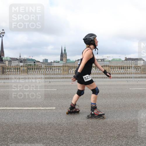 29.06.2025 - hella hamburg halbmarathon Lena Gebhardt http://msf.ph/oto/8380144 29.06.2025 09:14:14 Lombardsbrücke 523 meine-sportfotos.de