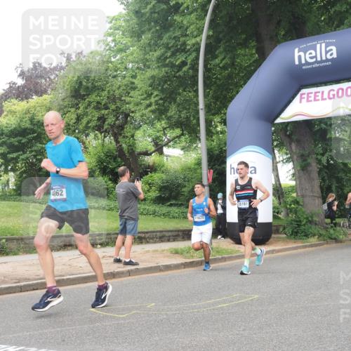 29.06.2025 - hella hamburg halbmarathon KatJ http://msf.ph/oto/8380152 29.06.2025 10:25:02 Zwischen KM18-KM19 4062, 6829, 6990, 7831 meine-sportfotos.de