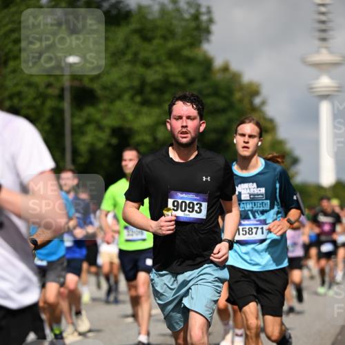 29.06.2025 - hella hamburg halbmarathon Dr. Thomas Lammeyer http://msf.ph/oto/8380180 29.06.2025 09:58:56 Kennedybrücke 1549, 1884, 2274, 2287, 2411, 2592, 2596, 2708, 3087, 3208, 3209, 3258, 3435, 3747, 3985, 4093, 4832, 5102, 5399, 5638, 5705, 5915, 6027, 6054, 6158, 6389, 6532, 6662, 6723, 6836, 6923, 7052, 7659, 8117, 8218, 8371, 8437, 8487, 8577, 8693, 8889, 8927, 9031, 9032, 9093, 9159, 9386, 9476, 9529, 9649, 9661, 9720, 9786, 9869, 10053, 10122, 10184, 10423 meine-sportfotos.de