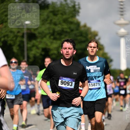 29.06.2025 - hella hamburg halbmarathon Dr. Thomas Lammeyer http://msf.ph/oto/8380232 29.06.2025 09:58:56 Kennedybrücke 1549, 1884, 2274, 2287, 2411, 2592, 2596, 2708, 3087, 3208, 3209, 3258, 3435, 3747, 3985, 4093, 4832, 5102, 5399, 5638, 5705, 5915, 6027, 6054, 6158, 6389, 6532, 6662, 6723, 6836, 6923, 7052, 7659, 8117, 8218, 8371, 8437, 8487, 8577, 8693, 8889, 8927, 9031, 9032, 9093, 9159, 9386, 9476, 9529, 9649, 9661, 9720, 9786, 9869, 10053, 10122, 10184, 10423 meine-sportfotos.de