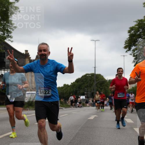 29.06.2025 - hella hamburg halbmarathon Yannick Fuchs http://msf.ph/oto/8380238 29.06.2025 10:54:43 20KM 1364, 1414, 1653, 1681, 2322, 2323, 2363, 3698, 6033, 6201, 6309, 6487, 6754, 6757, 7006, 7065, 7306, 7636, 7761, 8191, 8421, 8422, 8662, 8923, 9020, 9021, 10534, 10576, 11623, 11702, 11753, 11782, 11937, 12491, 13459, 13488, 13589, 14429, 15269, 17491, 17899, 17952, 18029, 18063, 18757, 19117, 19146, 19242, 19246 meine-sportfotos.de