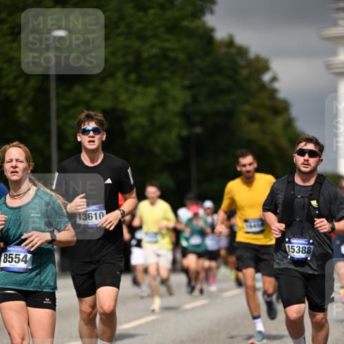29.06.2025 - hella hamburg halbmarathon Dr. Thomas Lammeyer http://msf.ph/oto/8380243 29.06.2025 10:20:17 Kennedybrücke 1212, 1244, 1308, 1599, 2071, 2165, 2436, 2601, 2803, 3156, 3176, 3484, 3648, 4478, 4583, 4637, 4828, 6935, 7158, 7753, 8057, 8169, 8274, 8295, 8554, 8597, 8645, 8707, 8746, 9601, 9628, 9784, 9802, 9810, 9881, 10107, 10139, 10141, 10183, 10292, 10844, 11113, 11344, 11345 meine-sportfotos.de